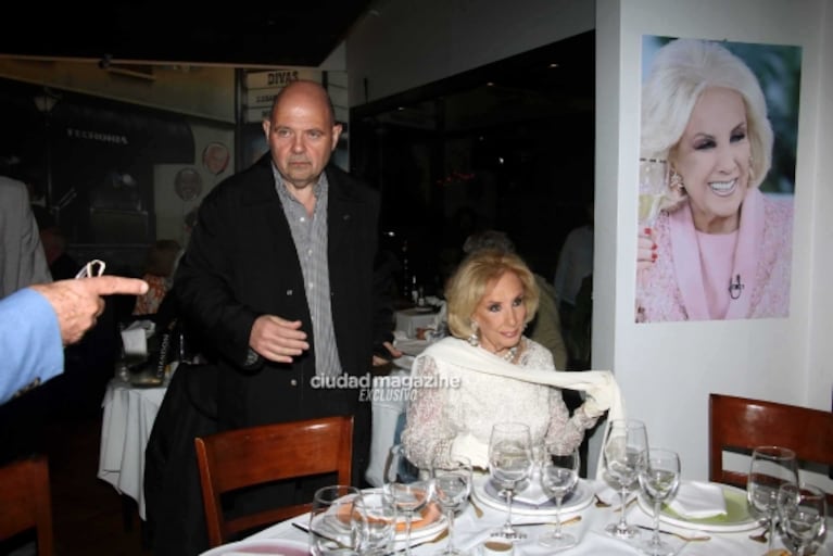 Mirtha Legrand celebró sus 55 años en la TV: todas las fotos de una cena íntima con amigos