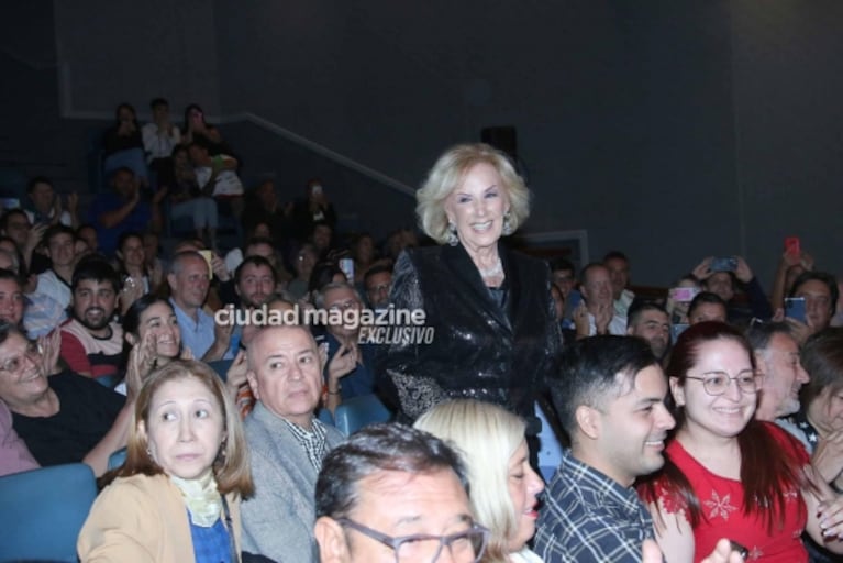 Mirtha Legrand fue a ver la obra de Mariano Martínez y fue ovacionada por una multitud