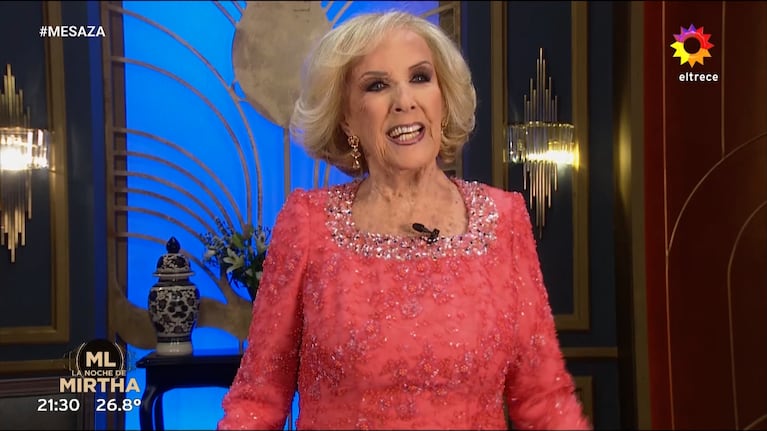 Mirtha Legrand lució su nuevo corte de pelo y un vestido coral con cristales bordados en su programa