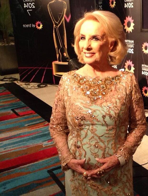 Mirtha Legrand, nude y celeste, by Di Doménico. (Foto: Twitter)