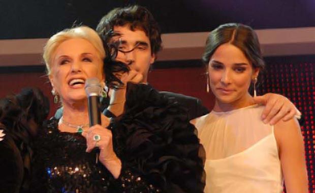 Mirtha Legrand y su nieta, Juana Viale en la entrega del Martín Fierro. (Foto: Web)