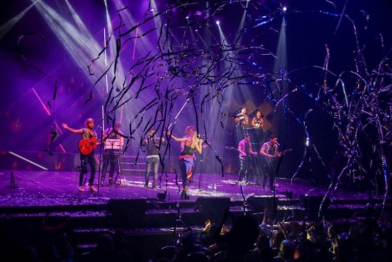 Modo avión se presentó a sala llena en el teatro Astral con invitados sorpresa