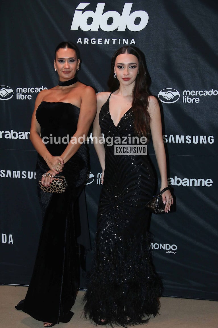 Momi Giardina y Juli Castro en los Premios Ídolo (Foto: Movilpress).