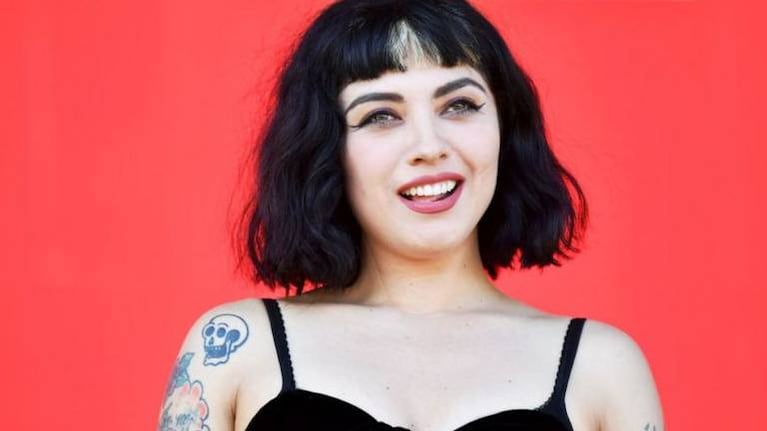 Mon Laferte explora su embarazo a través de la música con Algo es mejor