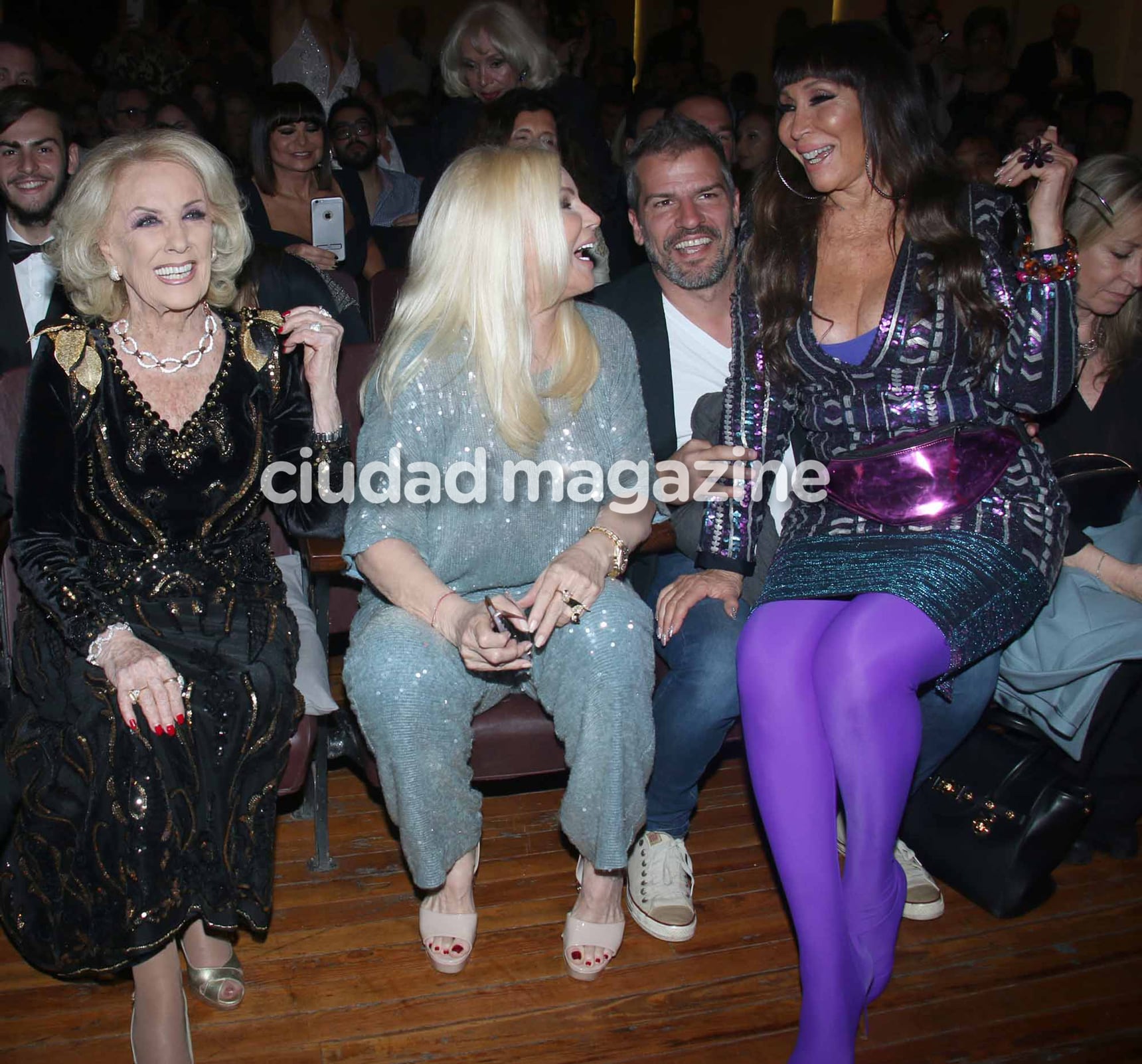 Moria Casán, Mirtha Legrand y Susana Giménez, puro cariño y complicidad en el escenario. (Foto: Movilpress)