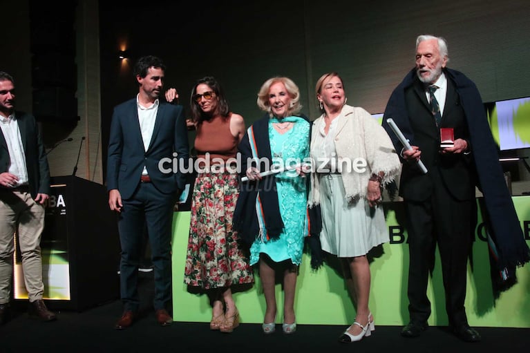 Nacho Viale, Juana Viale, Mirtha Legrand, Marcela Tinayre y Héctor Olivera (Fotos: Movilpress)