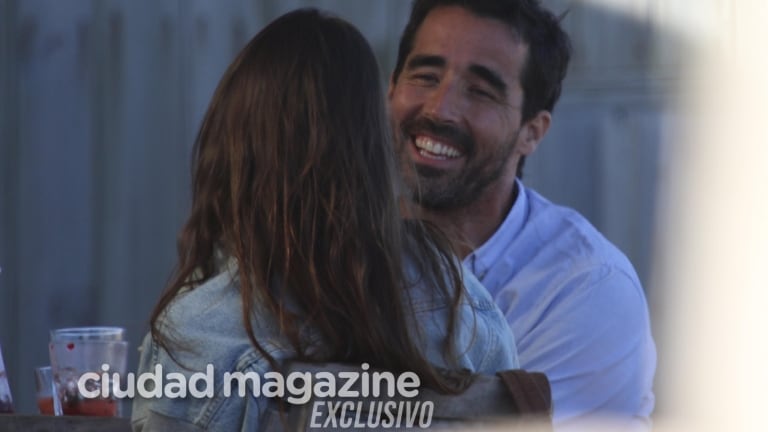 Nacho Viale y Lucía Celasco fueron descubiertos juntos y entre risas en un restaurante de José Ignacio. Foto: GM Press