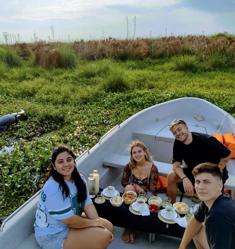 Nacho y Coti en Corrientes con los amigos de ella.