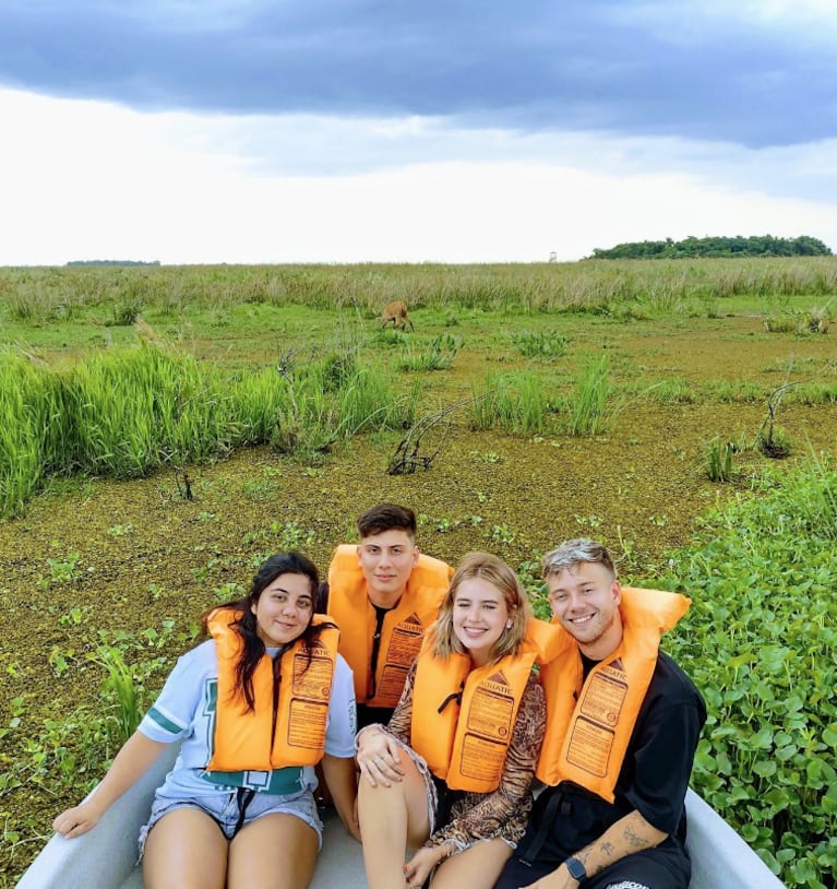 Nacho y Coti en Corrientes con los amigos de ella.