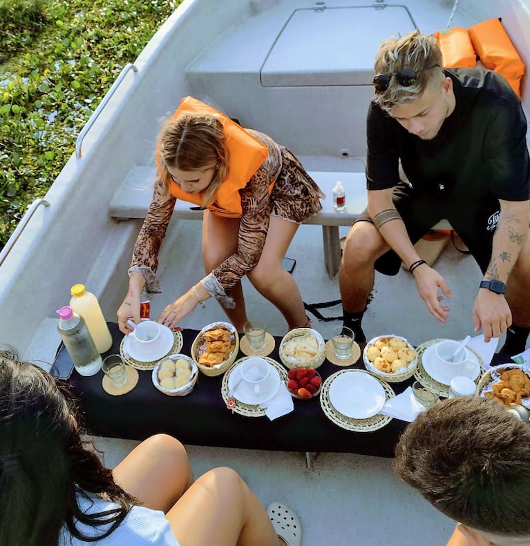 Nacho y Coti en Corrientes con los amigos de ella.