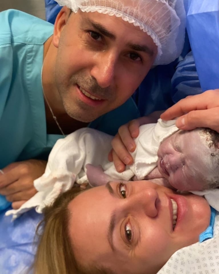 Nació Isabella, la hija de Cora Debarbieri con Martín Arévalo y compartieron su primera foto