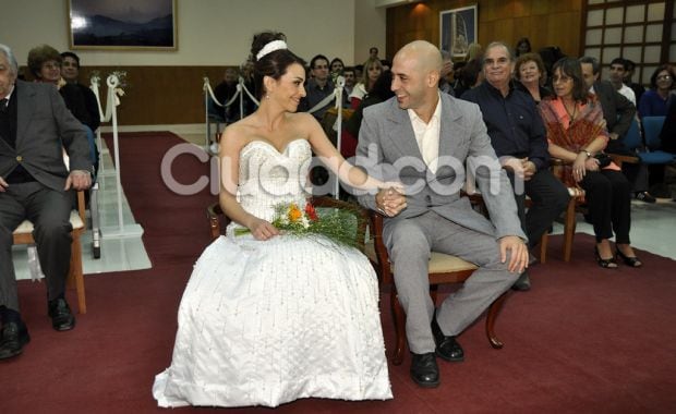 Nancy Anka y Nicolás Acosta en plena ceremonia. (Foto: Jennifer Rubio-Ciudad.com)