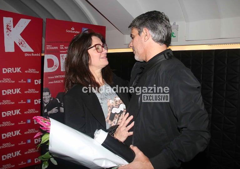 Nancy Dupláa y Pablo Echarri en el teatro (Foto: Movilpress).