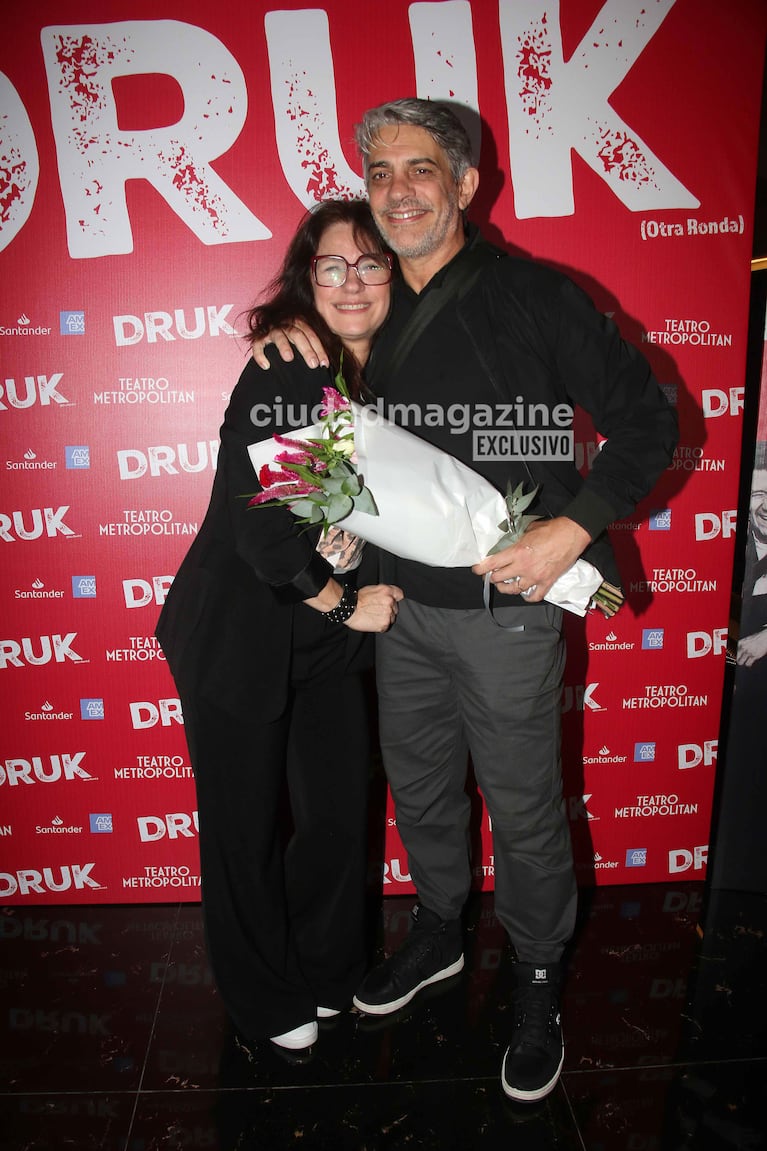 Nancy Dupláa y Pablo Echarri en el teatro (Foto: Movilpress).