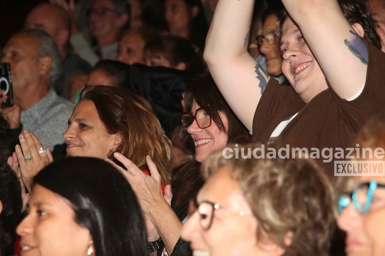 Nancy Dupláa y su hijo Luca Martin en el teatro (Foto: Movilpress).