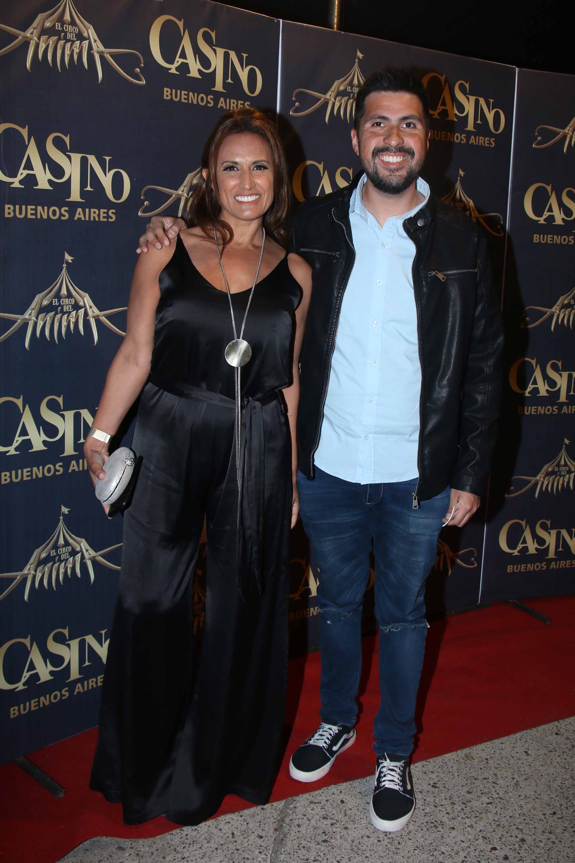 Nancy Duré y Juan Abraham en la función de prensa de El Circo del Ánima. (Foto: Movilpress)