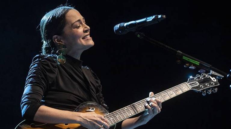 Natalia Lafourcade versiona junto a Pepe Aguilar un clásico del cancionero mexicano