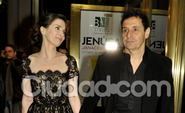 Natalia Oreiro, bellísima, junto a Ricardo Mollo. (Foto: Jennifer Rubio-Ciudad.com)