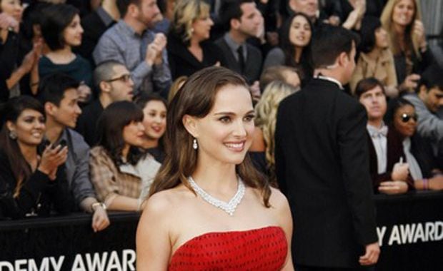 Natalie Portman, otra belleza en la alfombra roja (Foto: oscar.go.com).