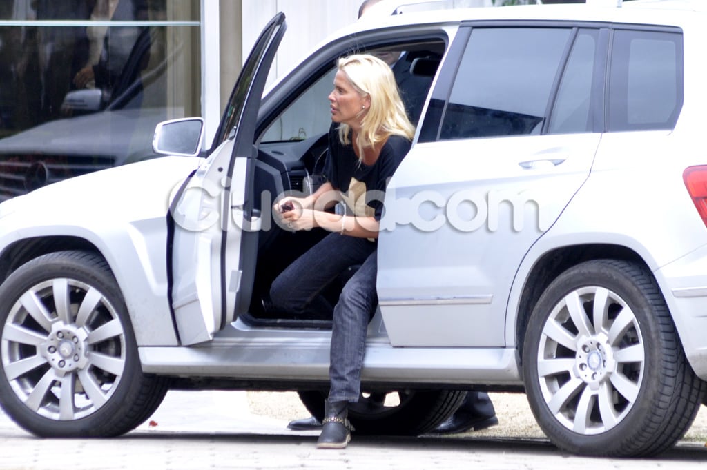 Nazarena Vélez llegó al entierro de Fabián Rodríguez manejando su auto. (Foto: Jennifer Rubio - Ciudad.com)