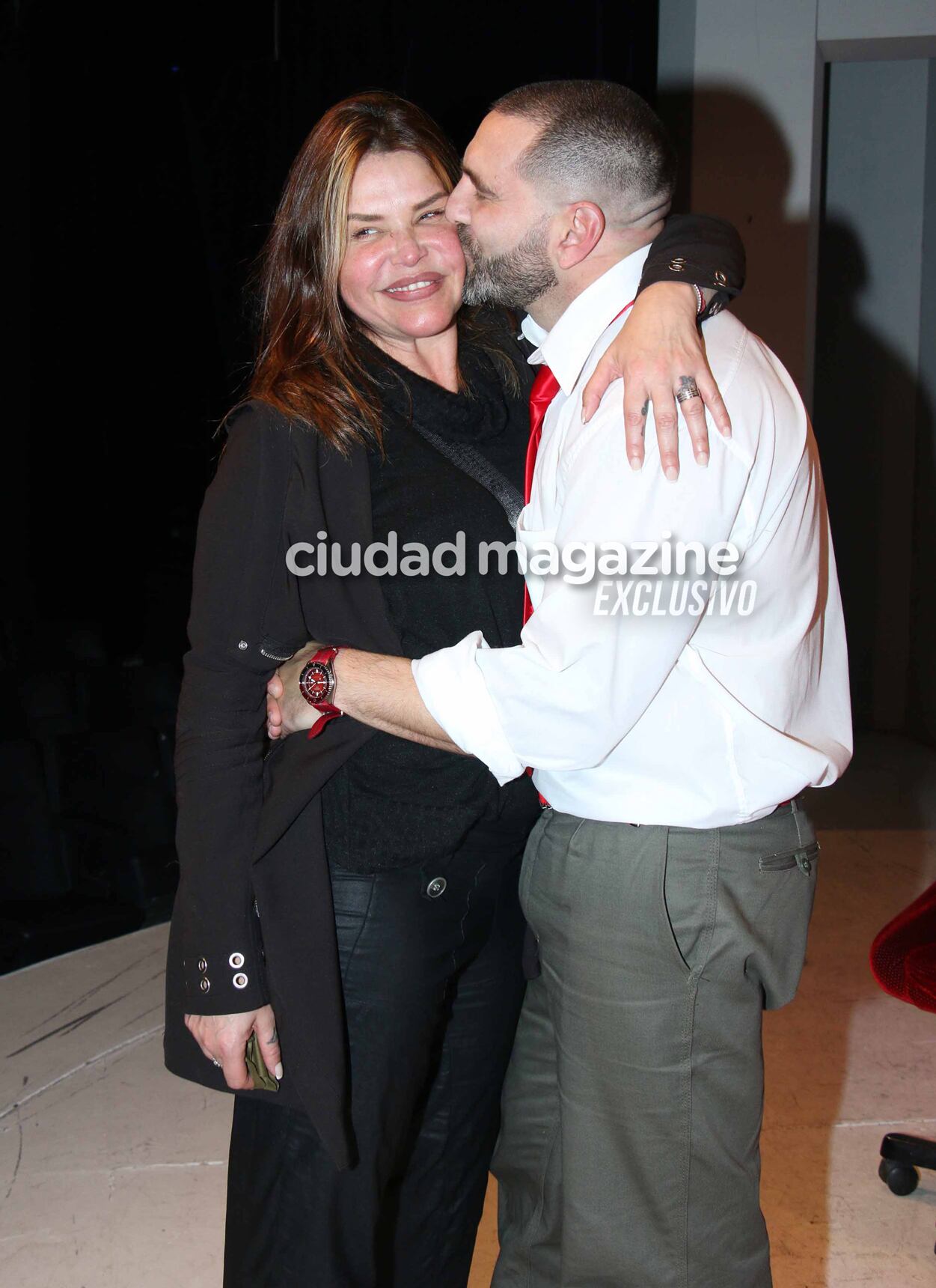 Nazarena Vélez y Santiago Caamaño en el estreno de Trepadores, la obra que ella produce y él protagoniza (Fotos: Movilpress).