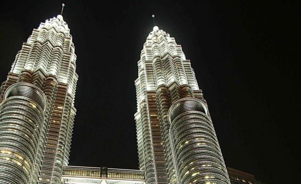 Nazareno Casero y su novia, en Kuala Lumpur (Foto: gentileza Carlina Toscano Rivas para Ciudad.com).