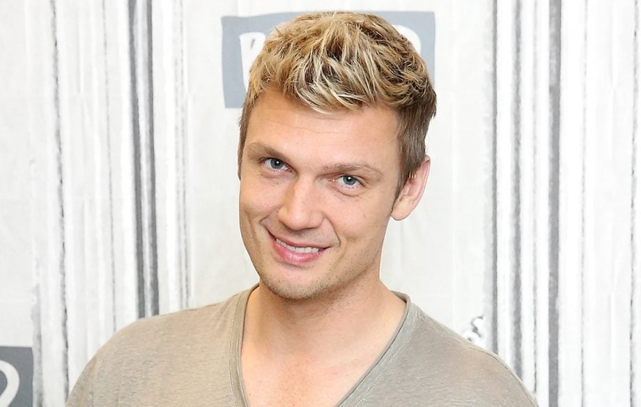 ¿Nick Carter no saca los pies de la cama porque teme que un Gremlins lo muerda? 