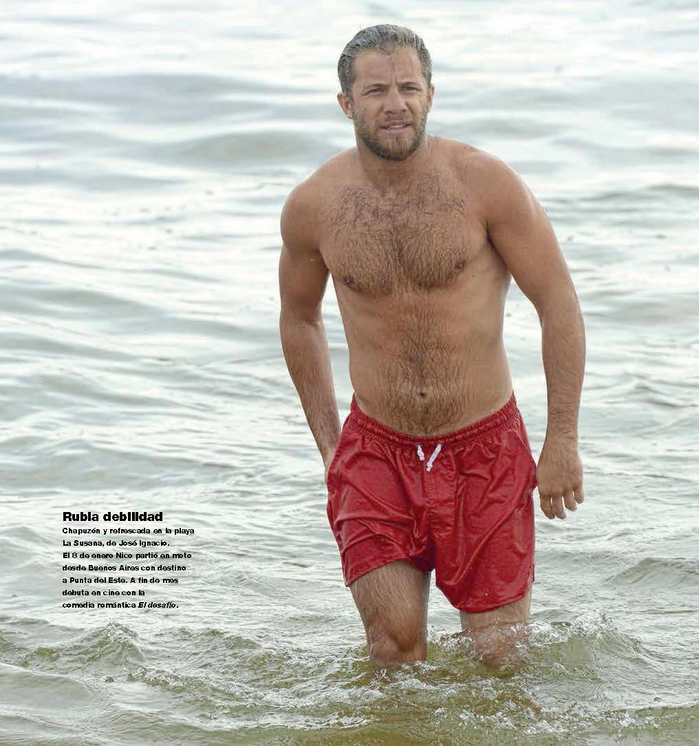 Nico Riera en las playas de Mardel. (Foto: revista Gente)