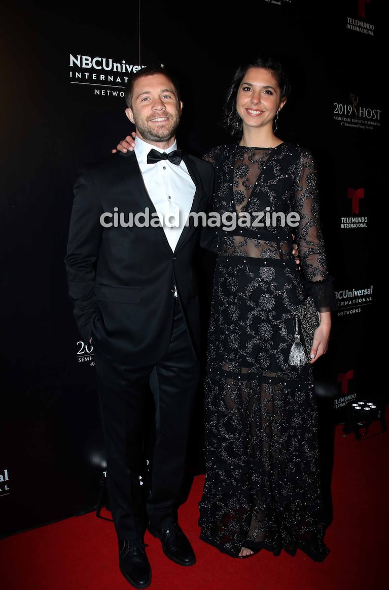  Nico Riera y su novia, en la Gala de votación de los Emmy Internacionales (Foto: Movilpress)