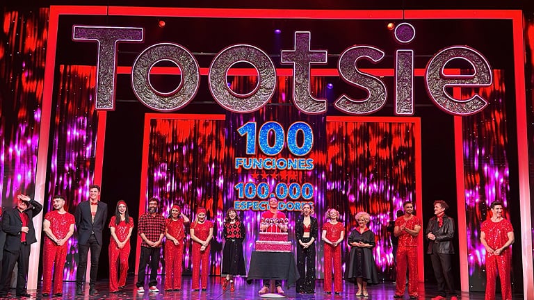 Nico Vázquez celebró las 100 funciones de Tootsie: 100 mil espectadores ya vieron el espectáculo