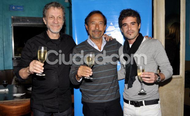 Nicolás Cabré, Daniel Fanego y Guillermo Francella, en el festejo de Atraco. (Foto: Jennifer Rubio - Ciudad.com)