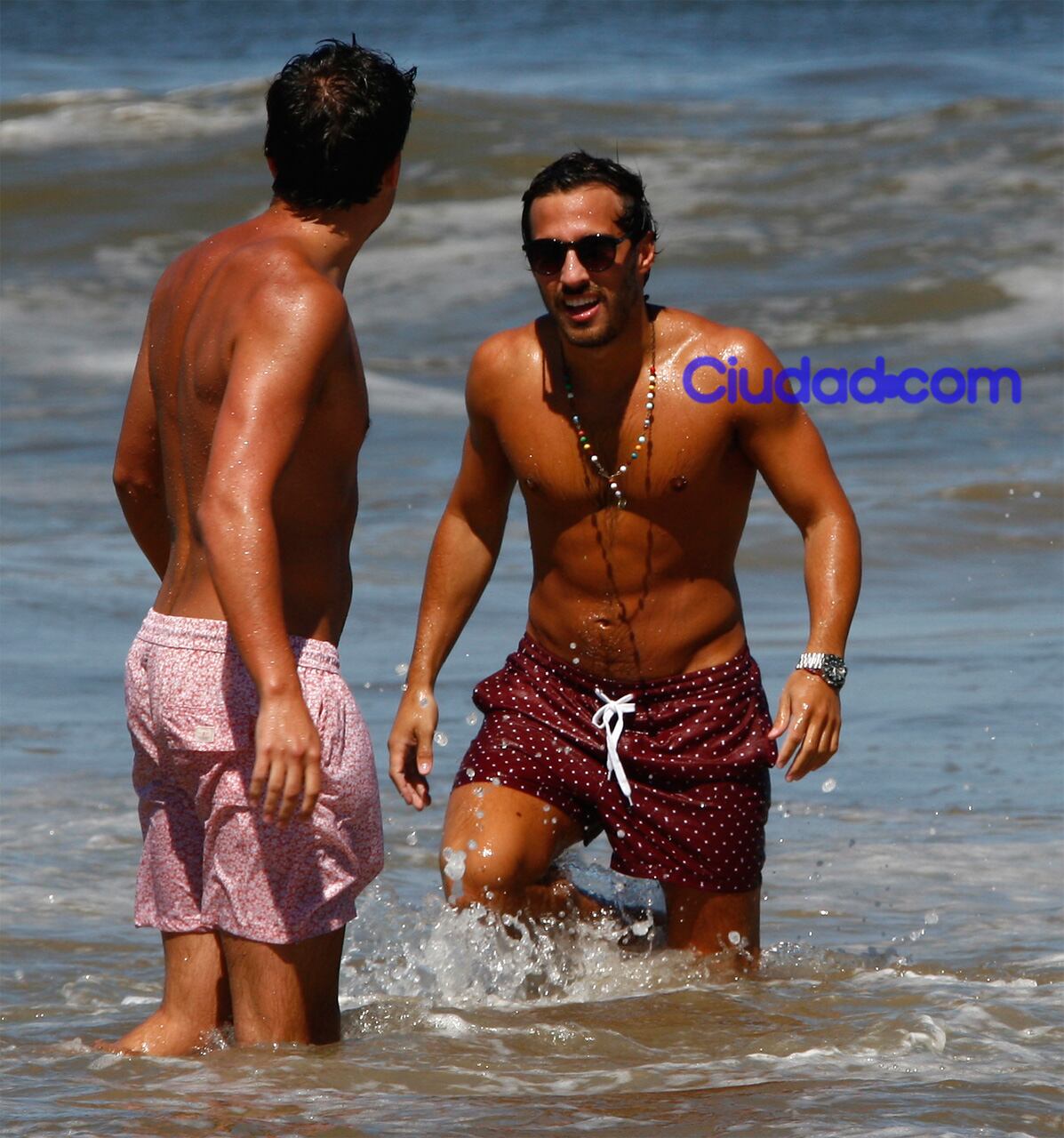 Nicolás Francella lució su lomazo en las playas de Punta del Este. (Fotos: TMPress)