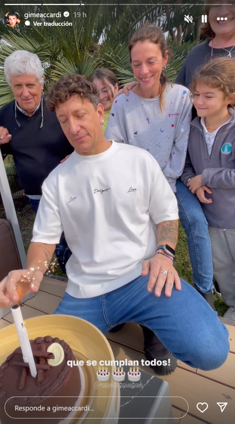 Nicolás sopló las velitas con familiares y amigos.