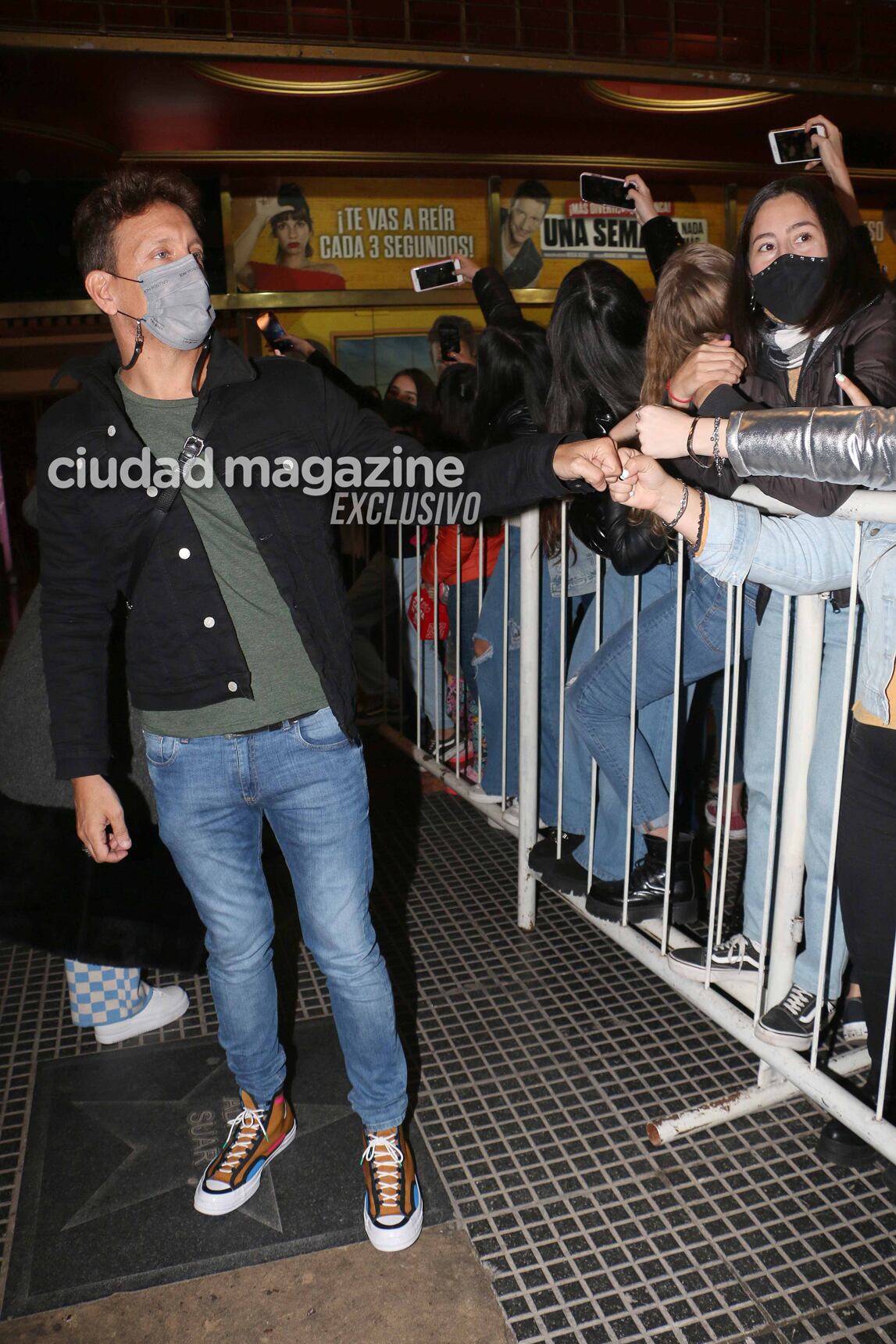 Nicolás Vázquez y Gimena Accardi regresaron al teatro con Una semana nada más tras la tragedia (Fotos: Movilpress).