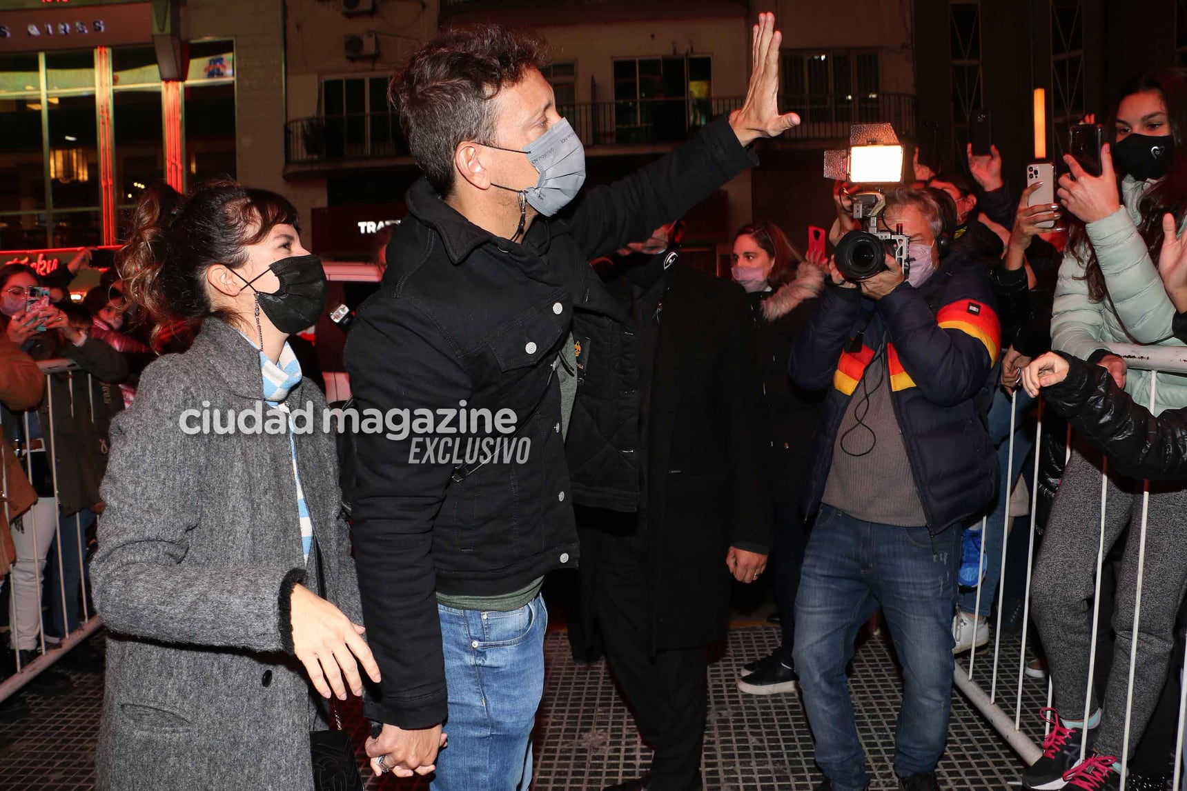 Nicolás Vázquez y Gimena Accardi regresaron al teatro con Una semana nada más tras la tragedia (Fotos: Movilpress).