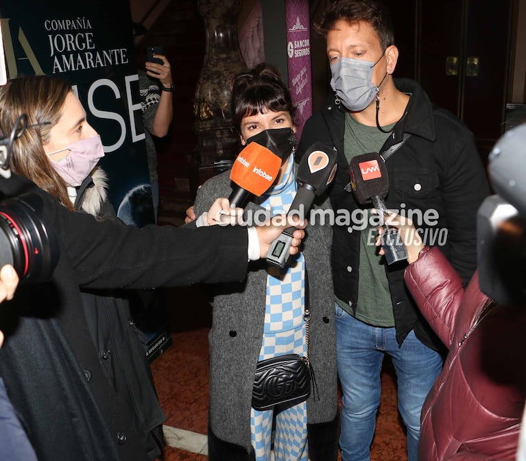 Nicolás Vázquez y Gimena Accardi regresaron al teatro con Una semana nada más tras la tragedia (Fotos: Movilpress).