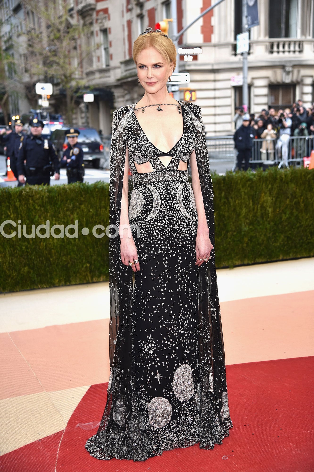 Nicole Kidman y un estilo sexy de Alexander McQueen (Fotos: AFP).