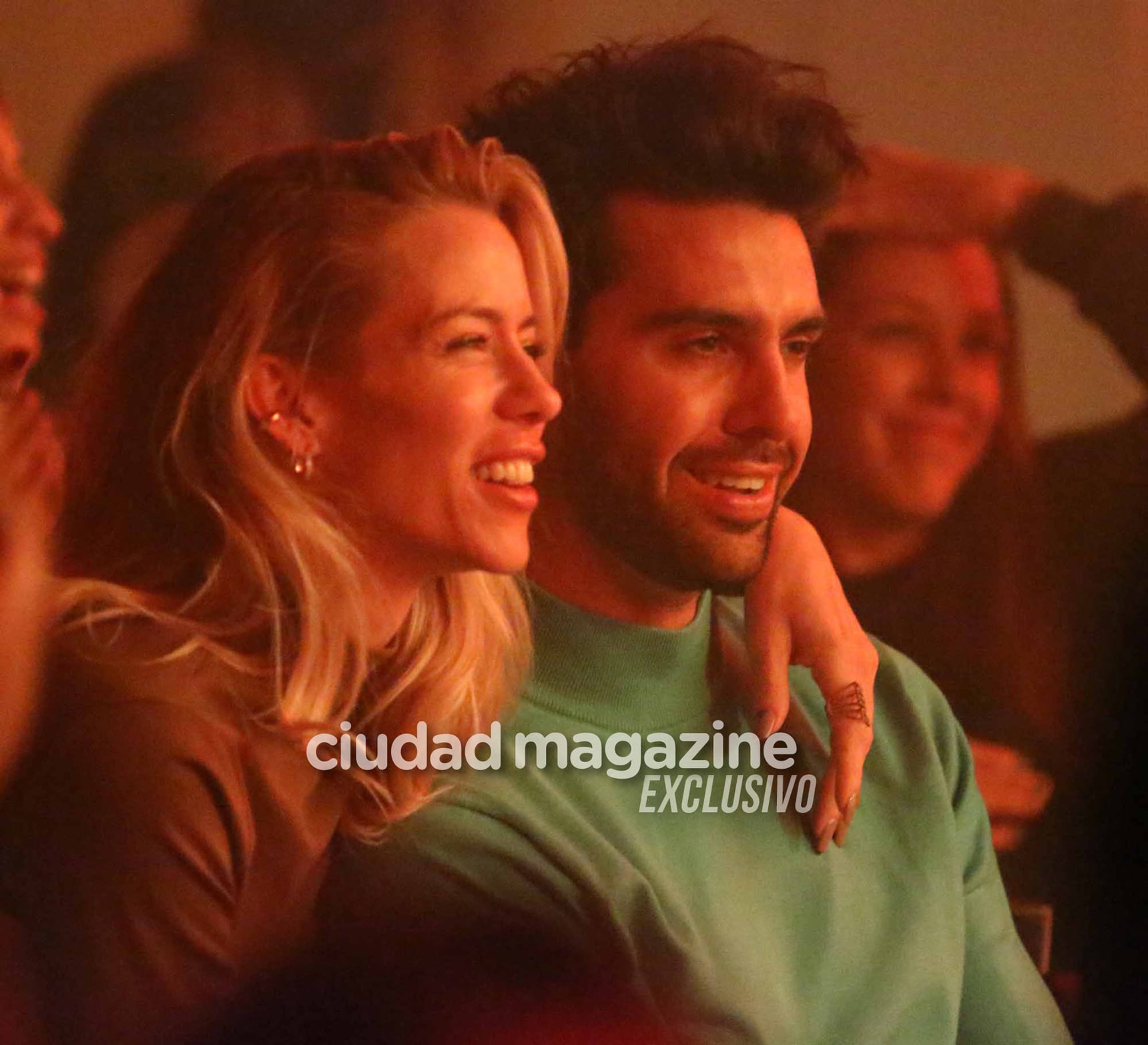  Nicole Neumann, a los besos apasionados con José Manuel Urcera (Foto: Movilpress)