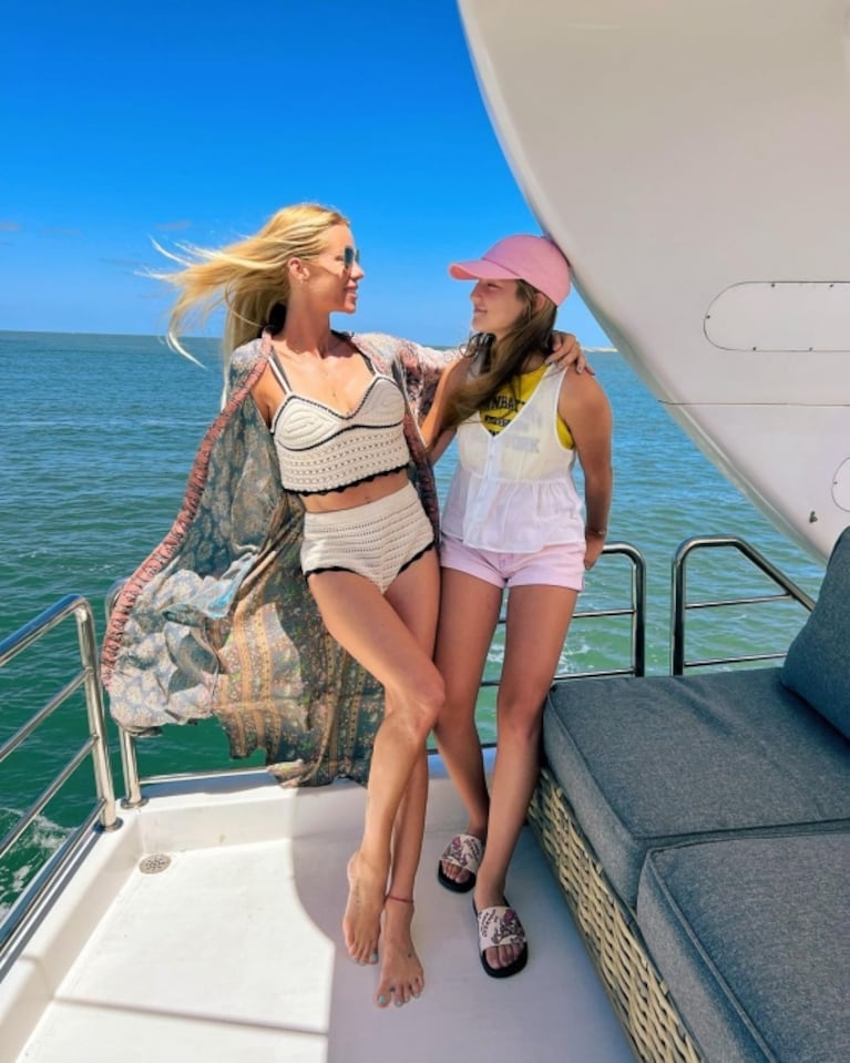 Nicole Neumann celebró el cumpleaños de Allegra en un yate con Manu Urcera y Wanda Nara le regaló un "like"