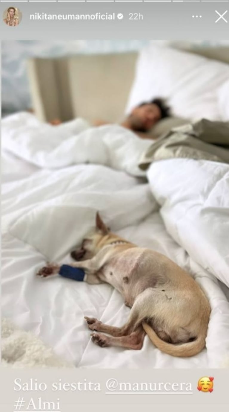 Nicole Neumann compartió una dulce foto desde la cama durmiendo la siesta con Manu Urcera