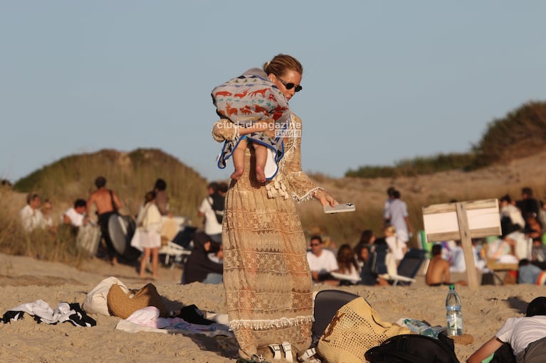 Nicole Neumann y su hijo Cruz marcan tendencia con sus looks en el verano 2025 en Punta del Este.