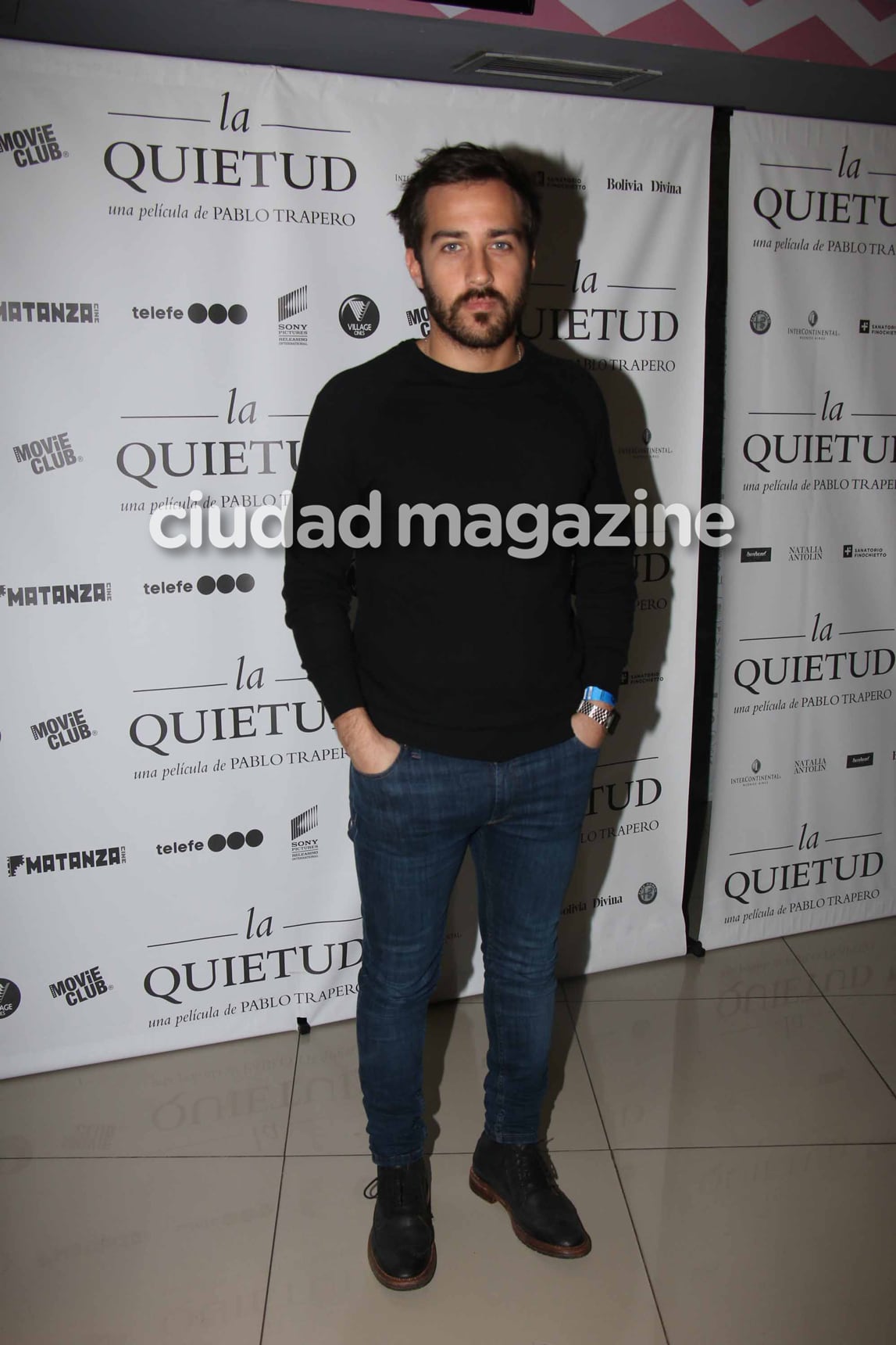 ¡Noche de looks y cine argentino! Furriel, Guille Valdés, Nico Francella y muchos famosos, en la premiere de La Quietud. (Foto: Movilpress)