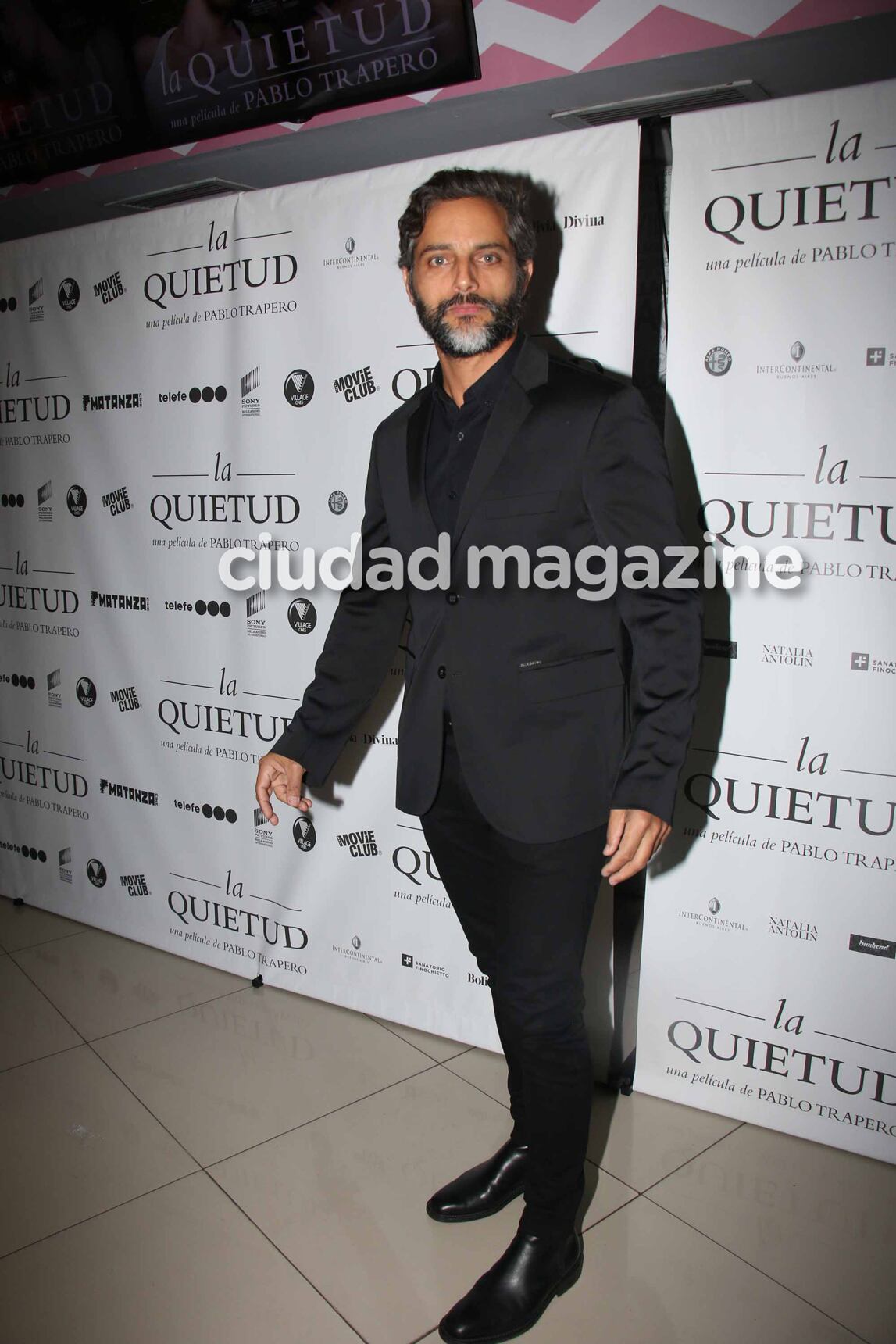 ¡Noche de looks y cine argentino! Furriel, Guille Valdés, Nico Francella y muchos famosos, en la premiere de La Quietud. (Foto: Movilpress)