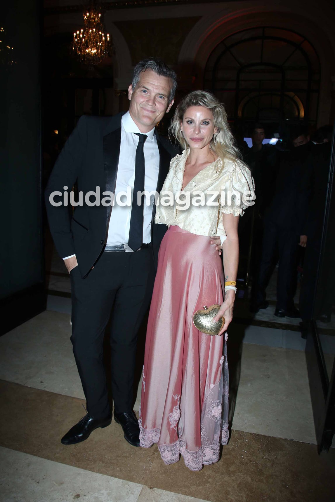 Noche de parejitas y looks en la cena anual de la Cruz Roja Argentina. (Foto: Movilpress)