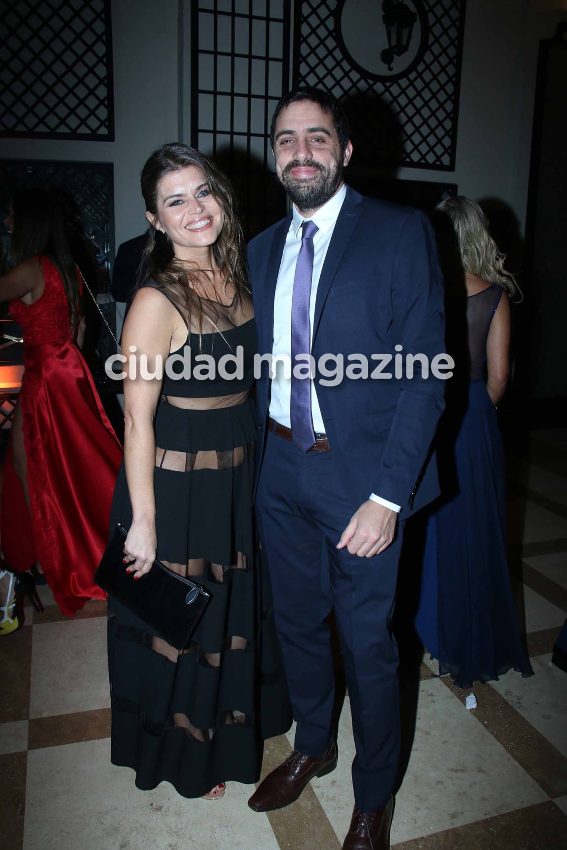 Noche de parejitas y looks en la cena anual de la Cruz Roja Argentina. (Foto: Movilpress)