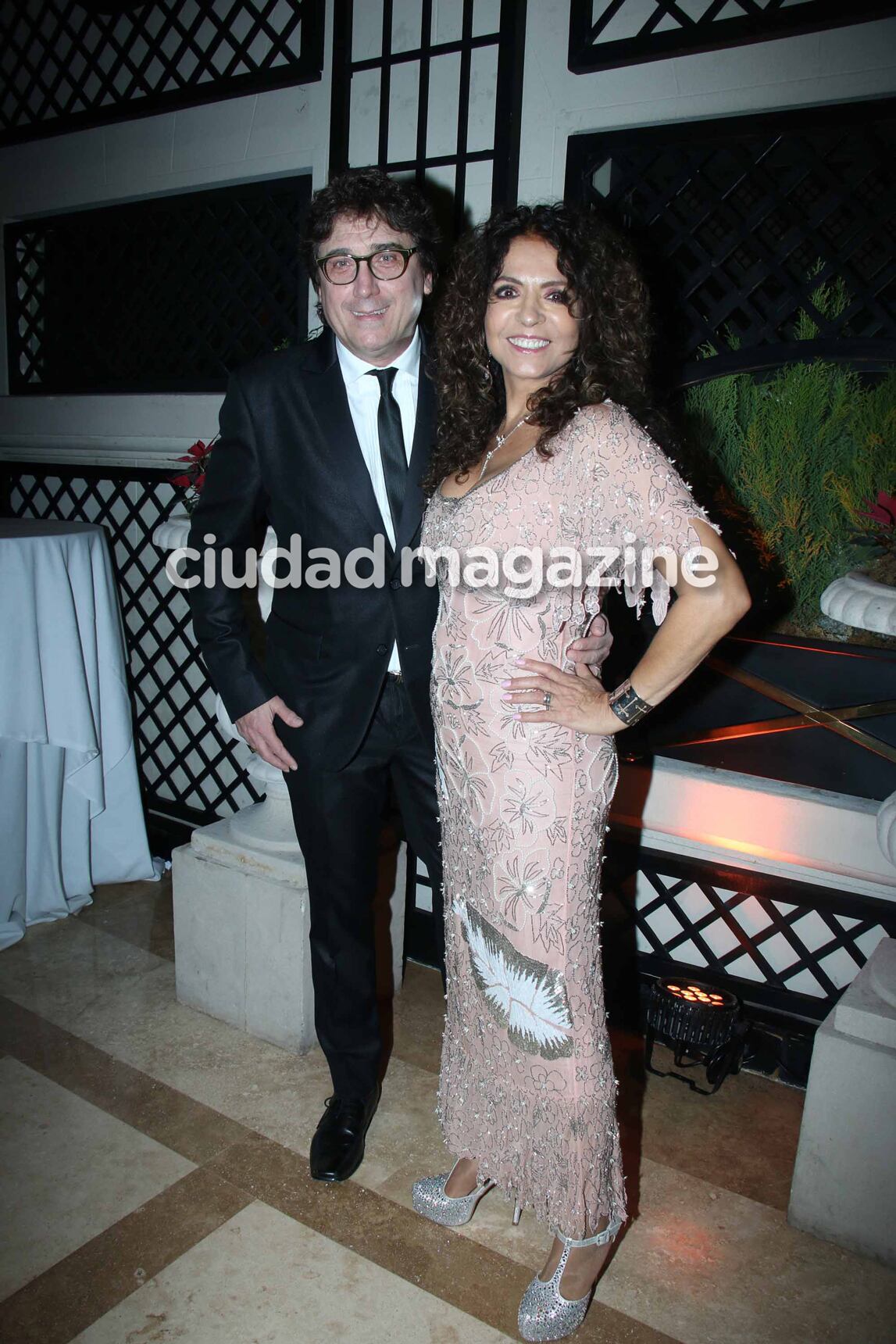 Noche de parejitas y looks en la cena anual de la Cruz Roja Argentina. (Foto: Movilpress)