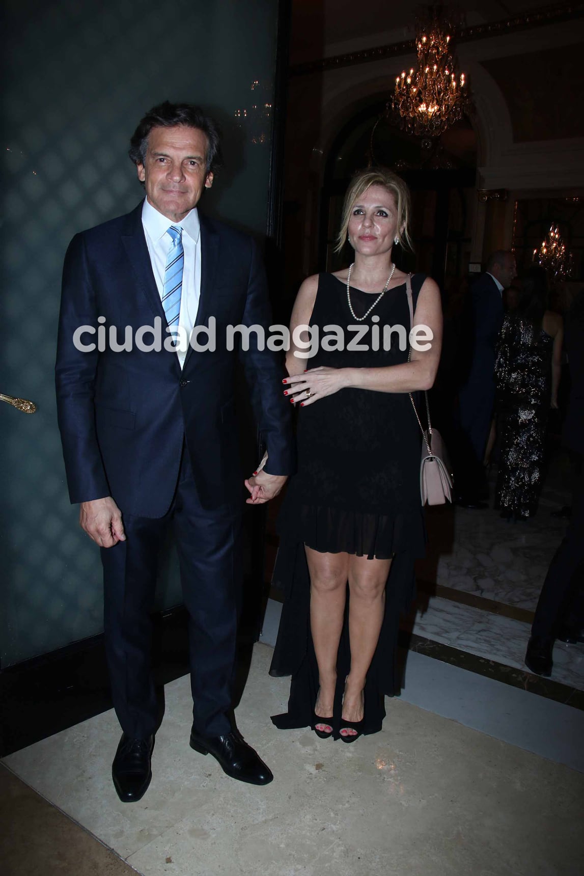 Noche de parejitas y looks en la cena anual de la Cruz Roja Argentina. (Foto: Movilpress)