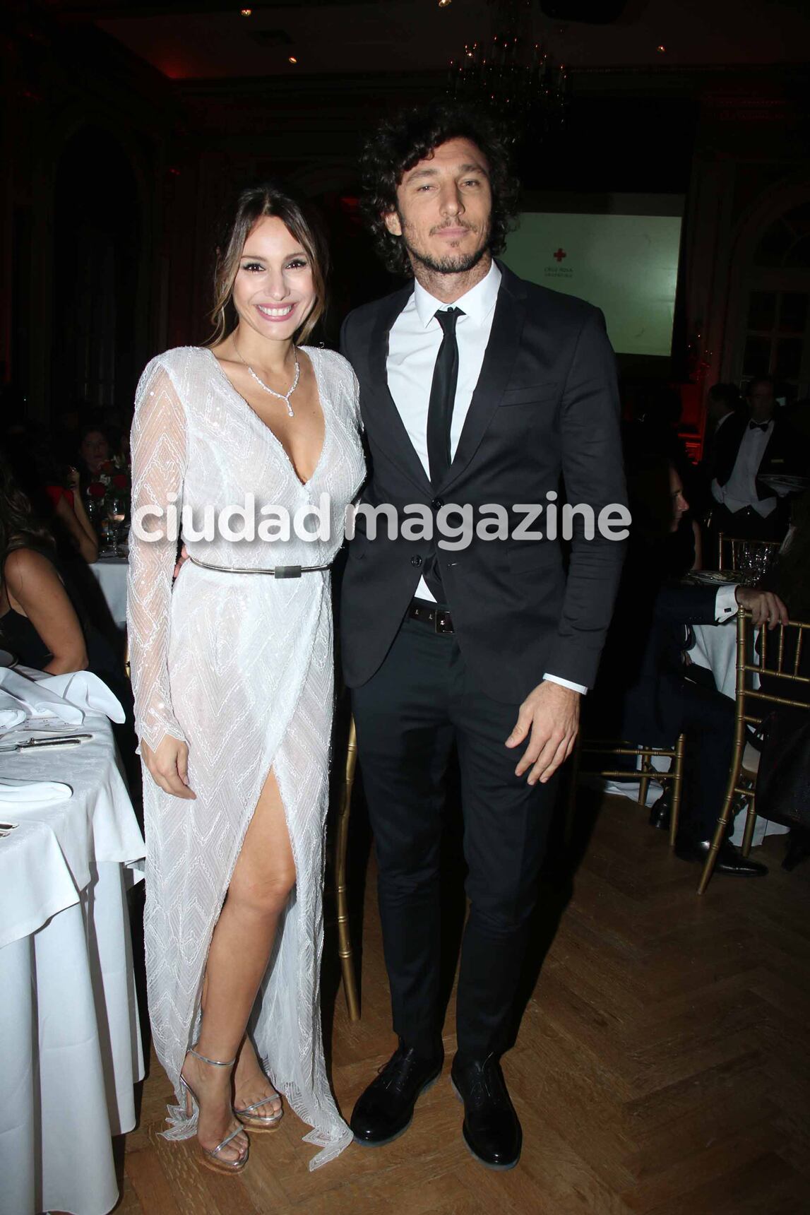 Noche de parejitas y looks en la cena anual de la Cruz Roja Argentina. (Foto: Movilpress)