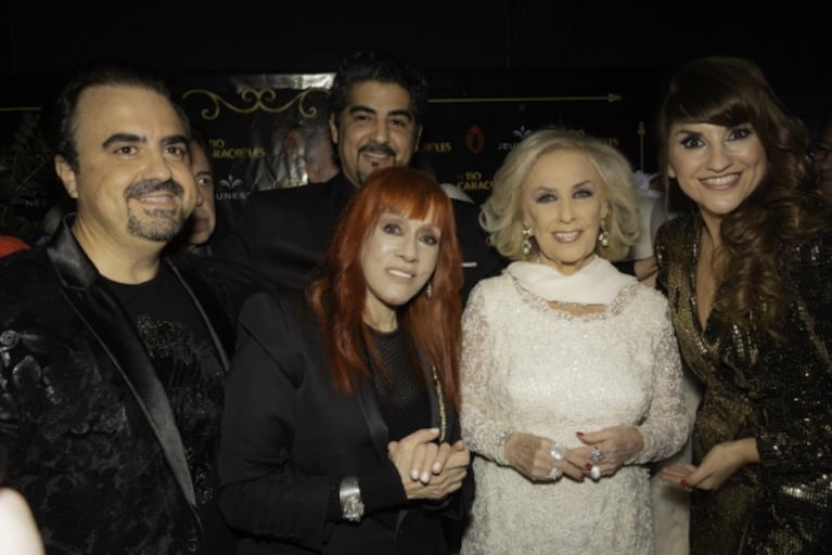 ¡Noche emotiva! Mirtha Legrand inauguró su sala en el Teatro Regina