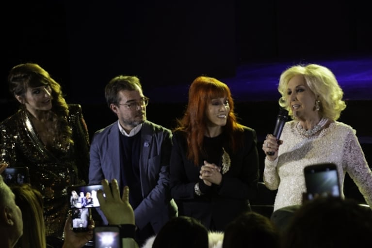 ¡Noche emotiva! Mirtha Legrand inauguró su sala en el Teatro Regina